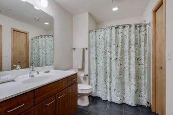 Spacious kitchens & bathrooms